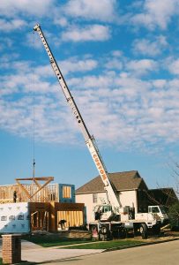30 ton hydraulic crane lifting trusses for houses.