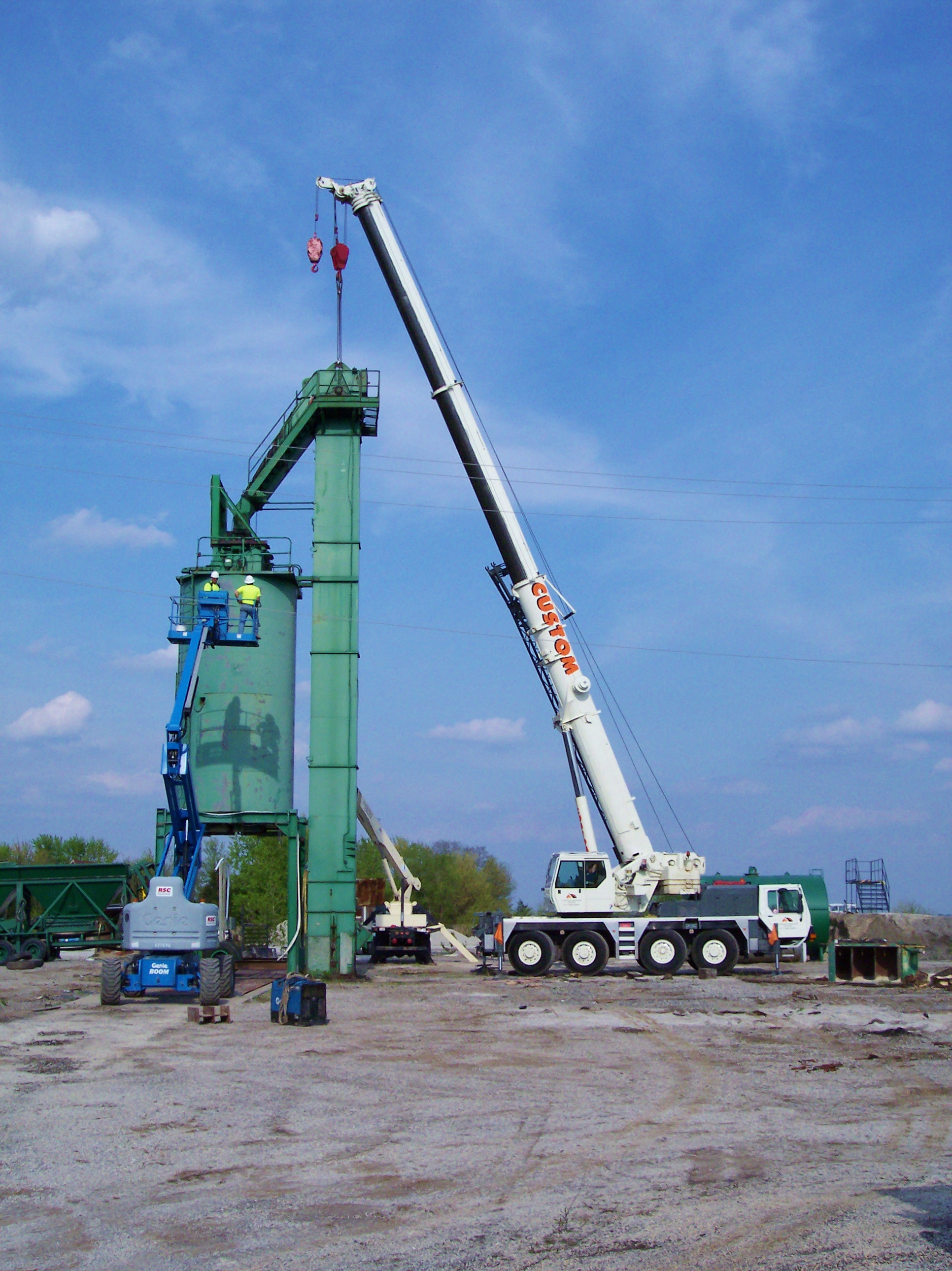 90 ton hydraulic crane at an asphalt plant