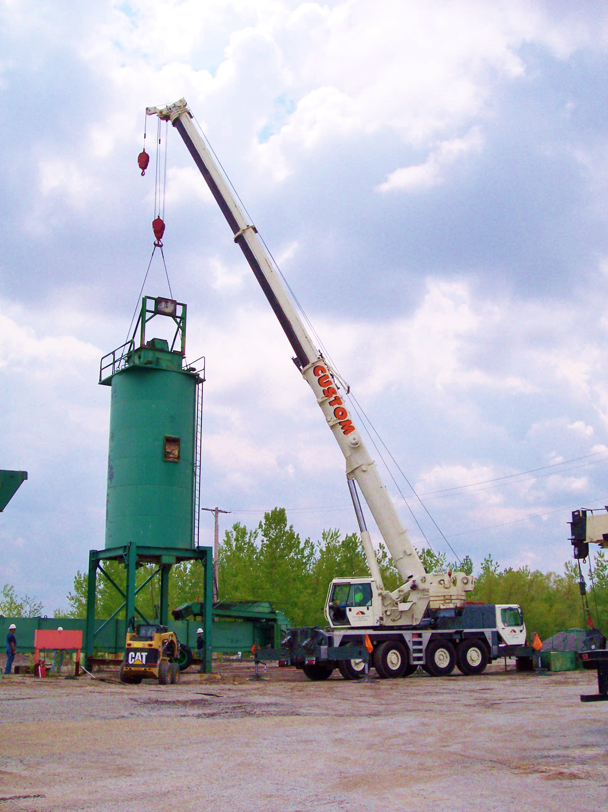 90 ton hydraulic crane at an asphalt plant
