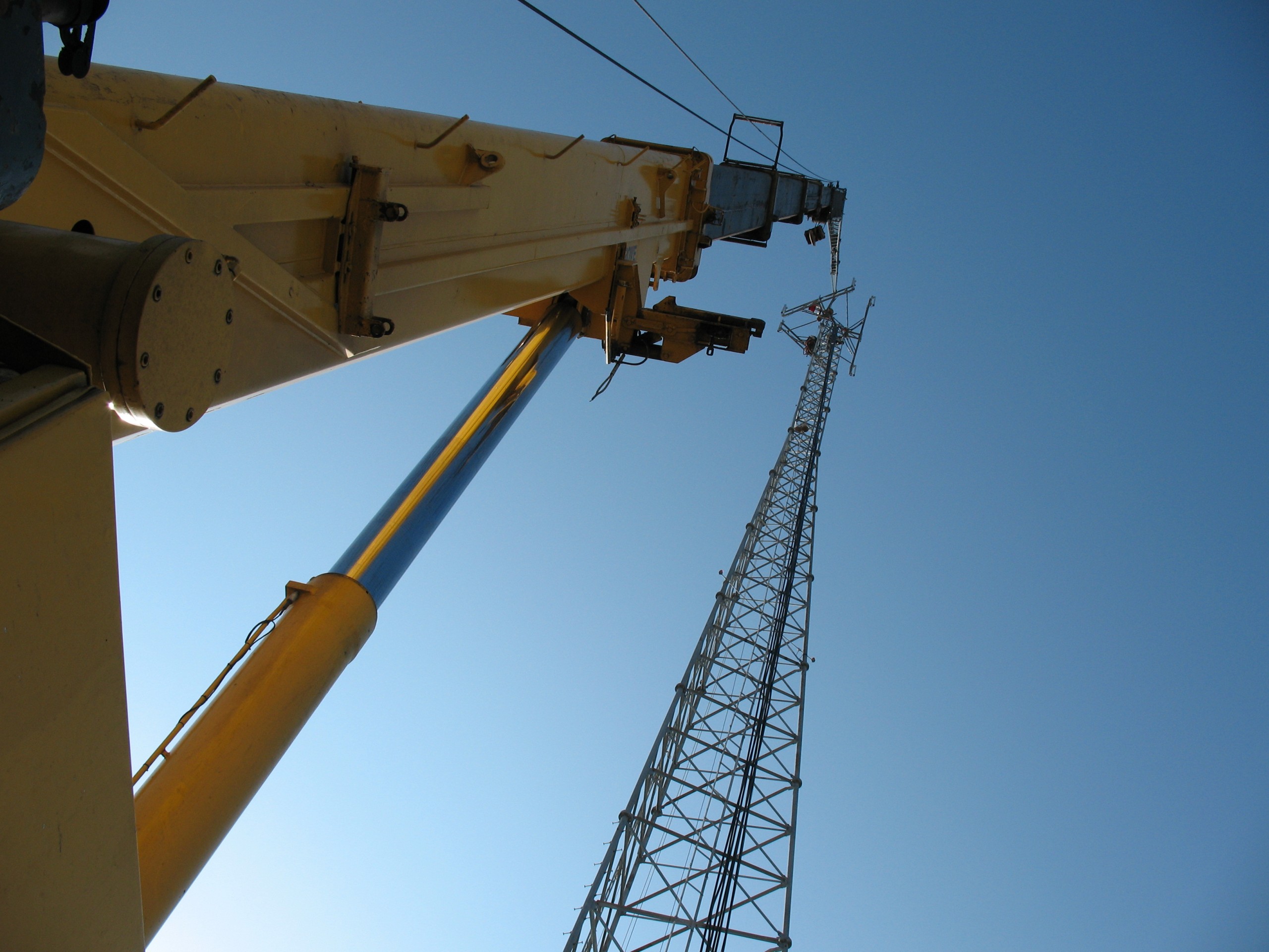 175 ton crane reaching to the top of a cell tower.