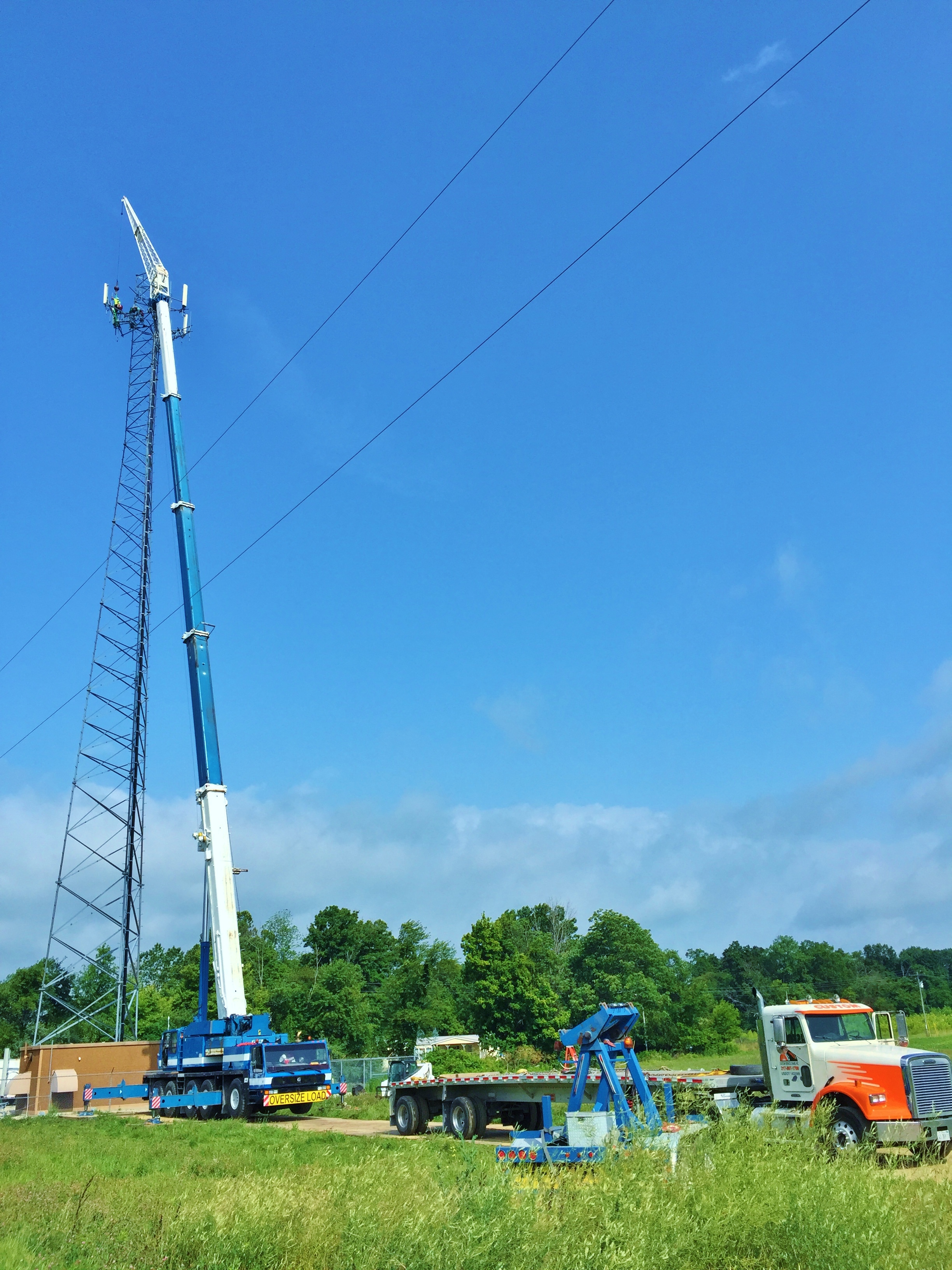 175 ton crane is hoisting new antennas for a cell tower.