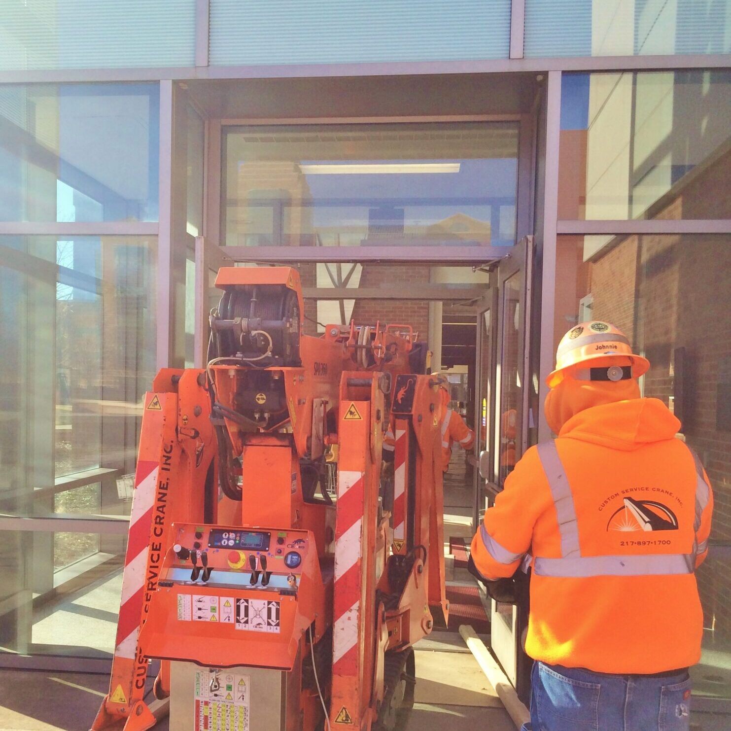 IMG_5141 Jekko mini crane compacts efficiently to maneuver through standard doors and around other obstacles.